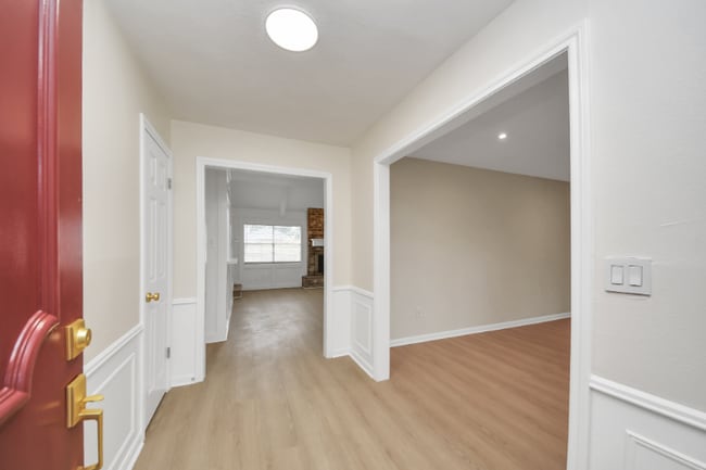 Building Photo - 11319 Chevy Chase Dr