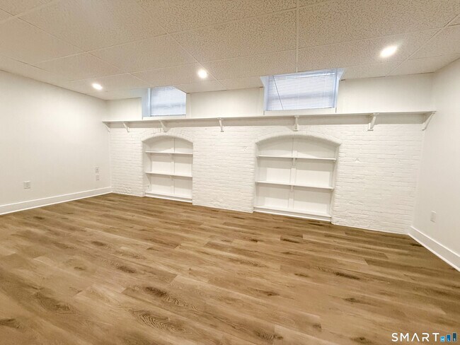 Building Photo - 156 Garfield Ave