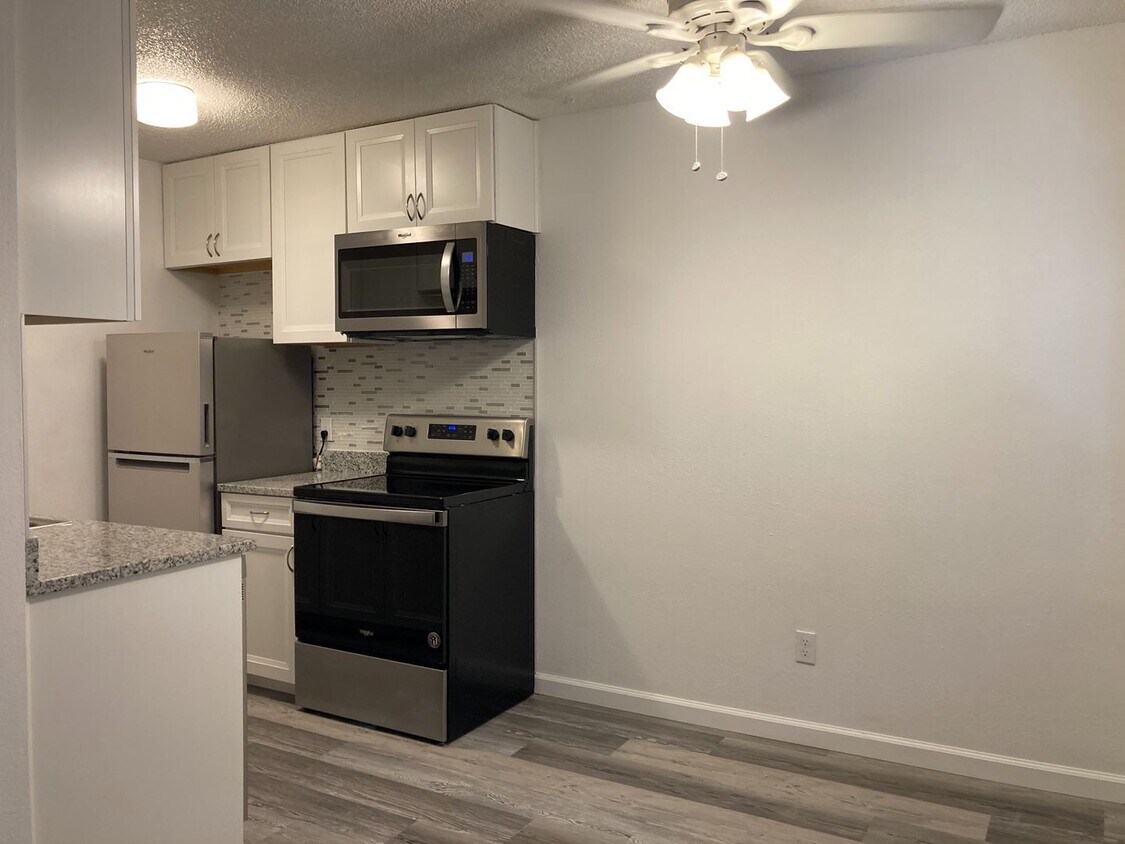 Foto principal - Recently Renovated 1BR! Lovely Kitchen, Ba...