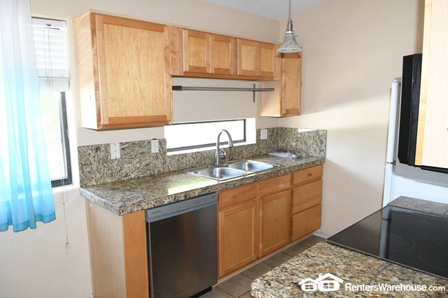 Building Photo - 3301 E Earll Dr