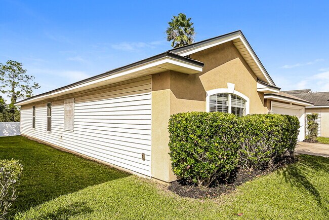 Building Photo - 2391 Creekfront Dr