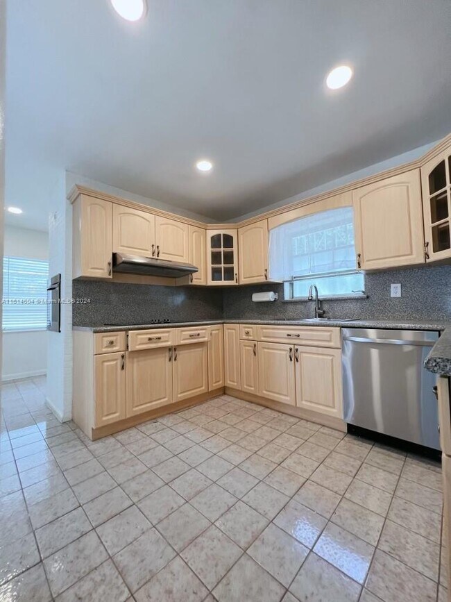Foto del edificio - 4220 SW 14th St