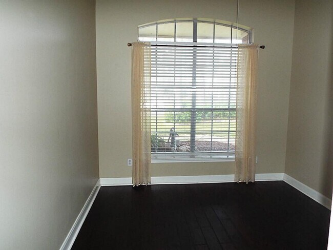 Building Photo - 9 Alba Rd