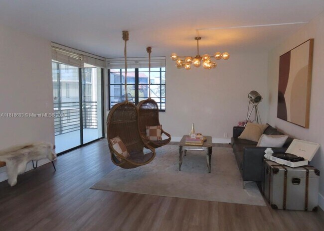 Foto del edificio - 3900 N Hills Dr