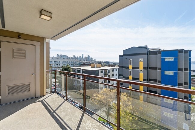 Building Photo - 500 5th Ave W