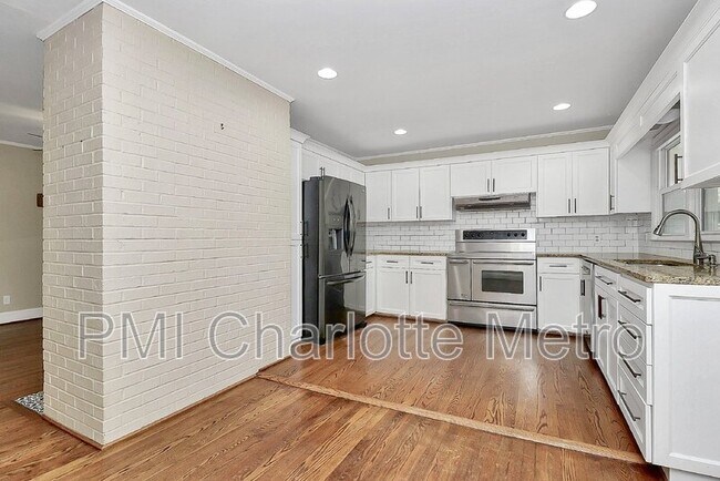 Foto del edificio - 5933 Wedgewood Dr