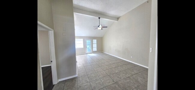 Foto del edificio - 3 Bedroom 1.5 Baths