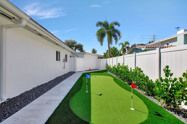 Building Photo - Lakefront Family Fun Home with Private Doc...