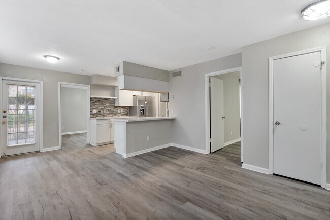 Foto del edificio - 2750 Holly Hall St