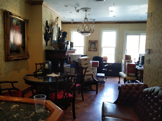 Foto del interior - 813-815 Morris Park Ave