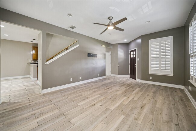 Foto del edificio - 7403 Hollister Ridge