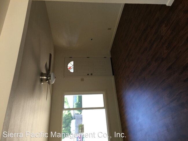 Building Photo - 3 br, 1 bath House - 215 Gross Avenue