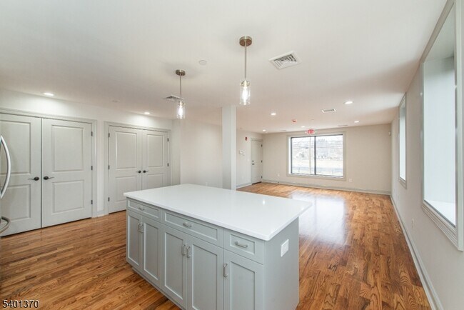 Foto del edificio - 248 US-46