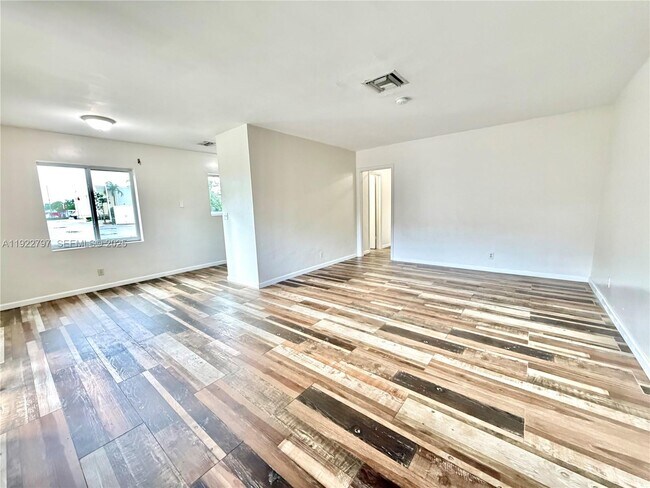 Foto del edificio - 1821 N 17th Ct