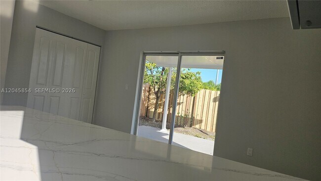 Foto del edificio - 16125 SW 137th Ct
