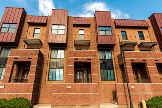 Building Photo - 305 S Wilson St