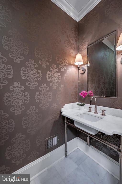 Building Photo - 705 Lyles Ln