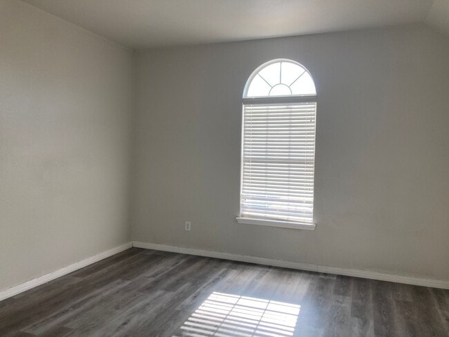 Photo - 2 Story Home!