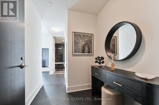 Photo du bâtiment - 11-4711 Yorkville Ave