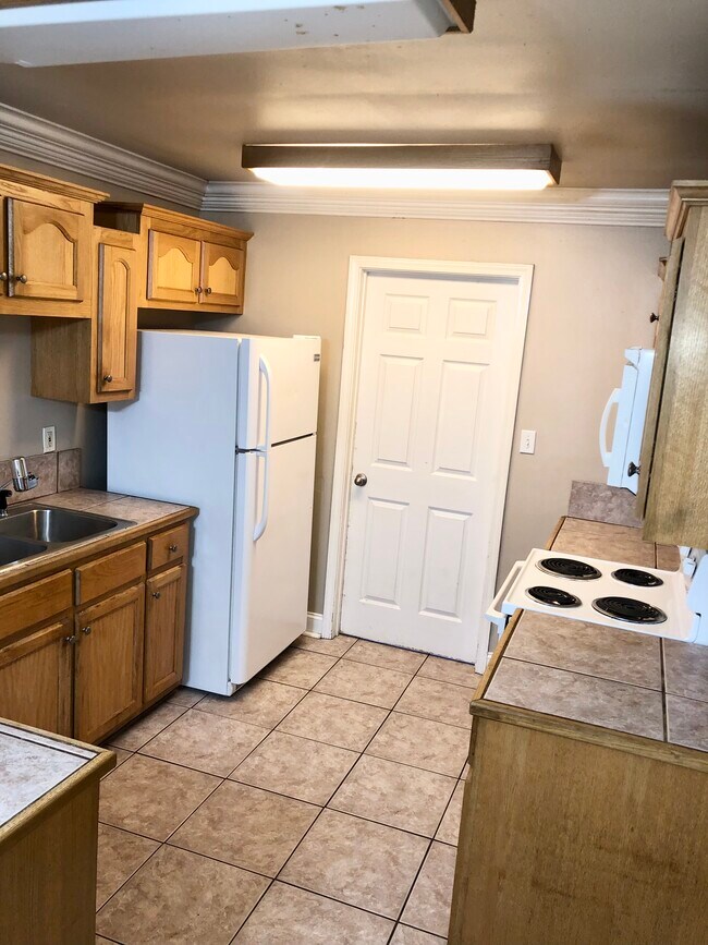 Foto del edificio - 48025 Laura Rogers Rd