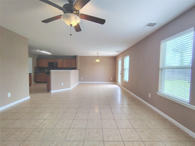 Foto del edificio - 1206 Larks Trace Ln