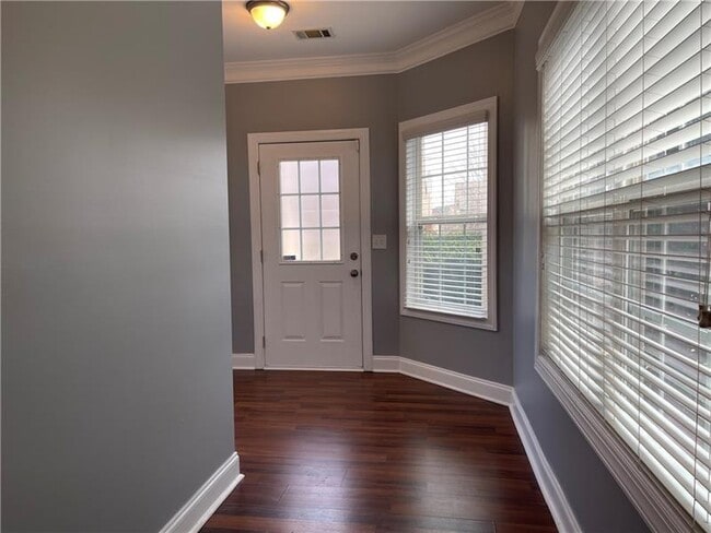 Building Photo - 2026 Barberry Dr