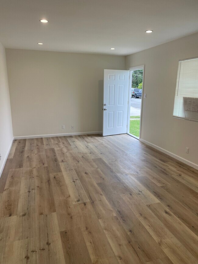 Foto del edificio - 127 E A St