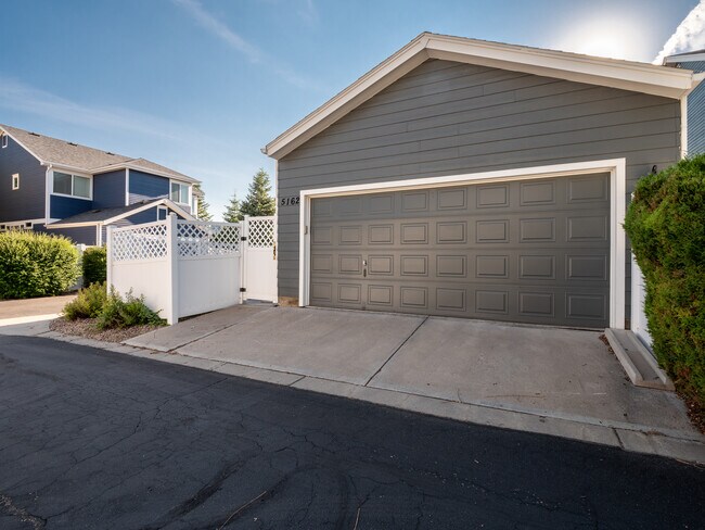 Building Photo - 5162 Cinquefoil Ln