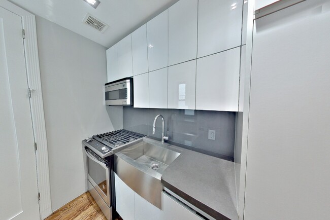 Foto del edificio - 334 E 100th St