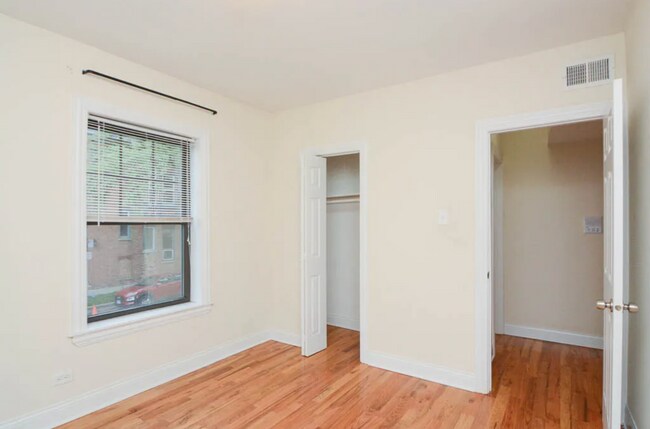 Foto del edificio - 1102 W Wellington Ave