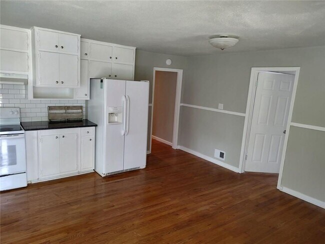 Foto del edificio - 1528 Camelot Cir