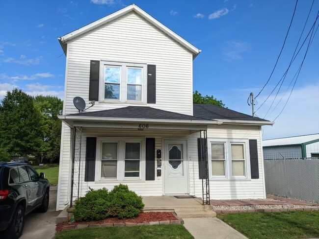Exterior - 606 S Maple St