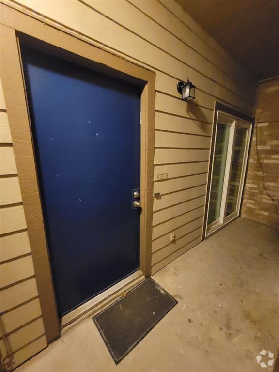 Building Photo - 7093 N Holiday Dr