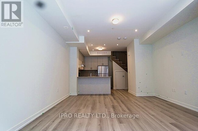 Photo du bâtiment - 3546-3546 Colonial Dr