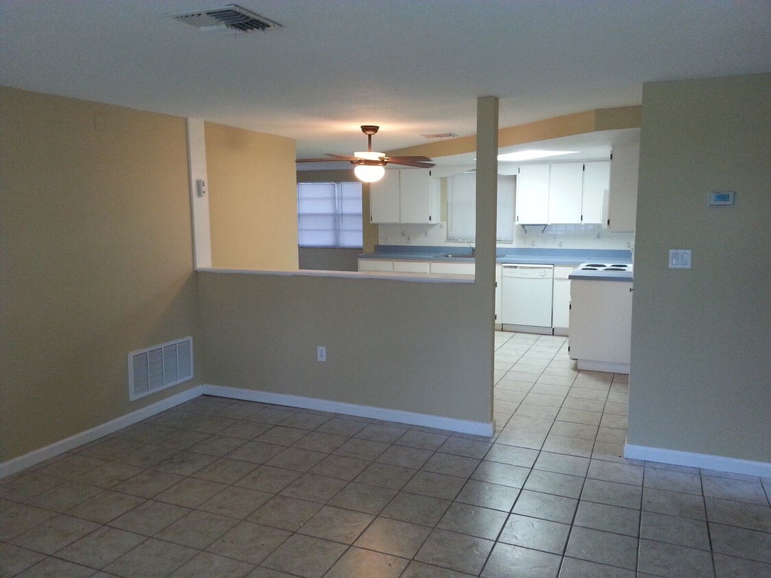 Building Photo - 9621 Shamokin Ln