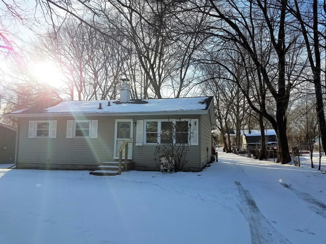 7 Riviera Dr N, Battle Creek, MI 49037 House Rental in Battle Creek