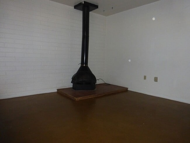Building Photo - **Bright & Connected 1-Bed in Central Tempe**