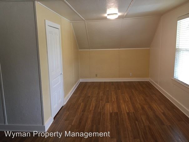 Building Photo - 1404 3rd St