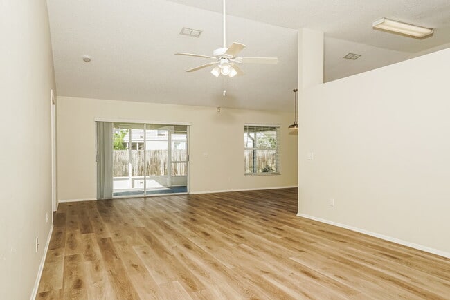 Foto del edificio - 4814 11th Ave Cir E