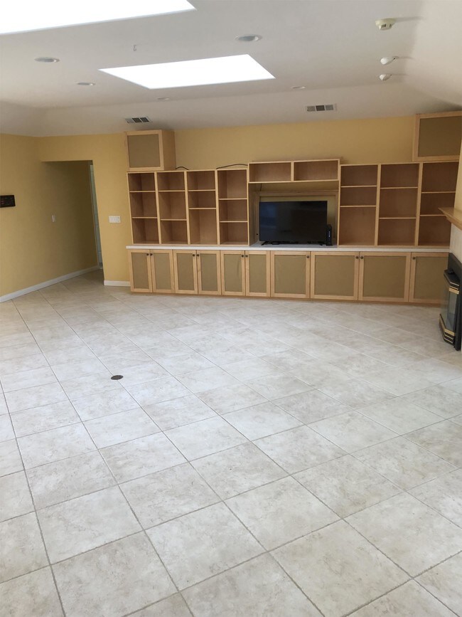 Building Photo - 4072 Club House Rd