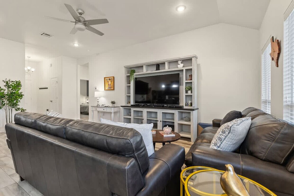 Foto principal - 1025 Monte Verde Dr