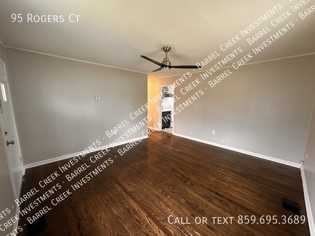 Foto del edificio - 95 Rogers Ct