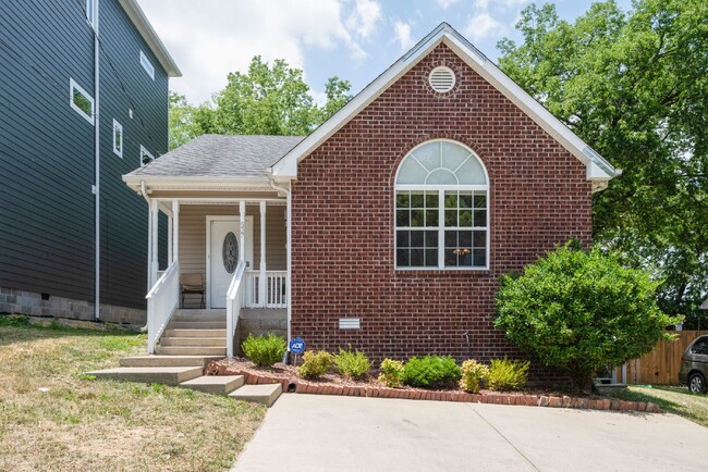 Building Photo - Comfy 3BR/2BA house near Centennial Park a...