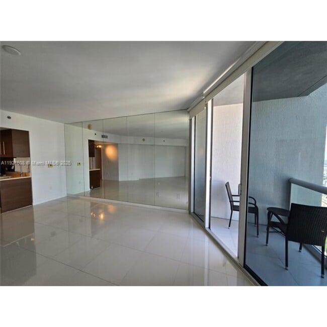 Building Photo - 475 Brickell Ave