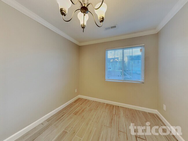 Foto del edificio - 3733 Eskdale Dr