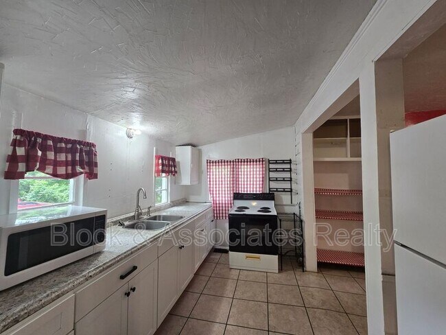 Foto del edificio - 3107 Archdale Rd