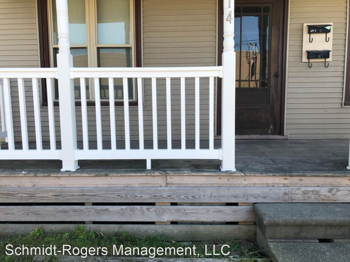 Foto principal - 3 br, 1 bath House - 114 E River Street #1