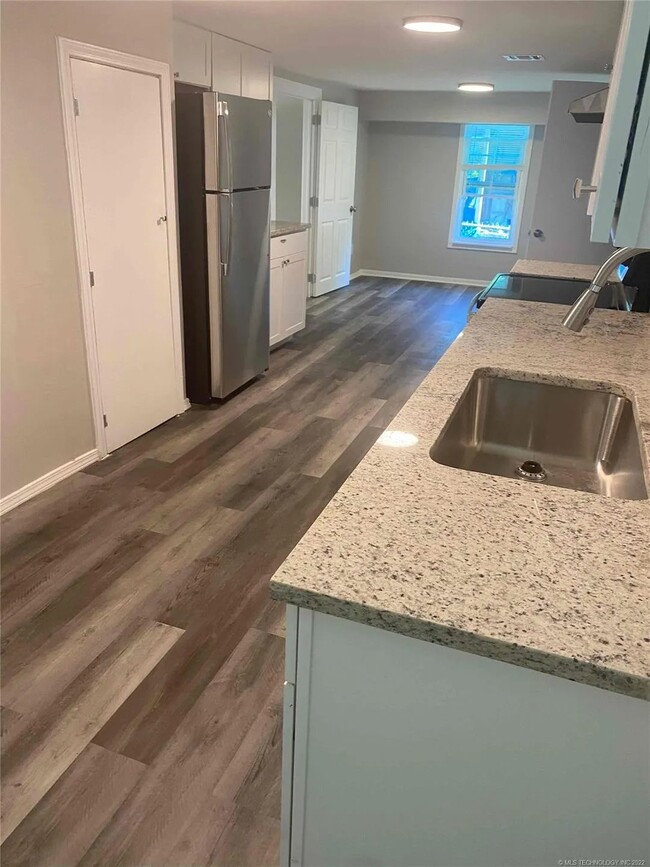 Foto del edificio - 1047 N Louisville Ave