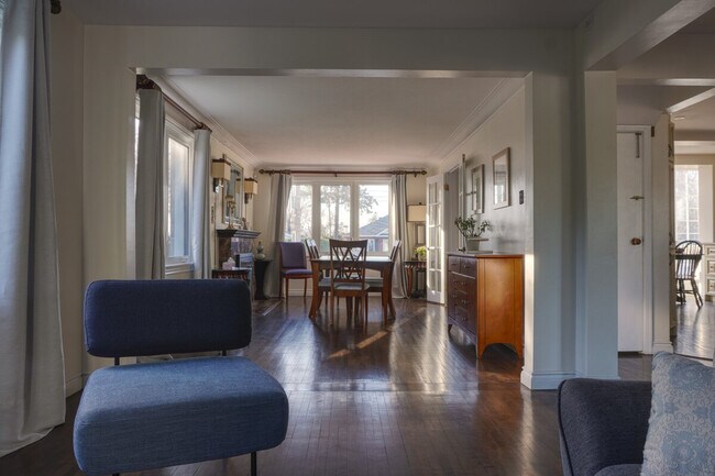 Photo du bâtiment - 904 Garwood Ave
