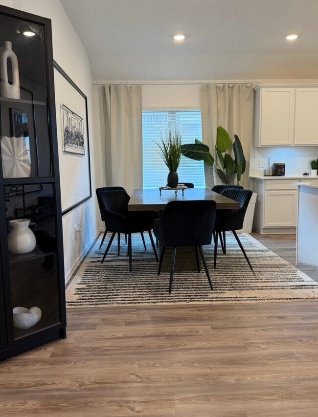 Foto del edificio - 3618 Oakvale Dr